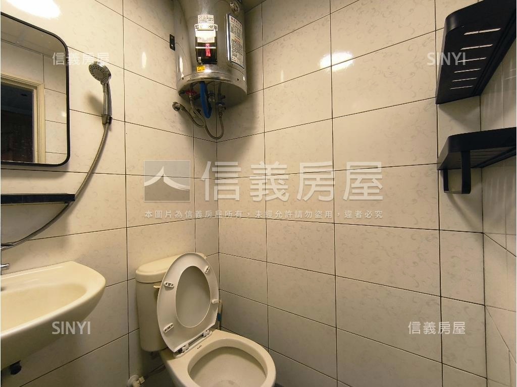 收租自用五房五衛公寓三樓房屋室內格局與周邊環境