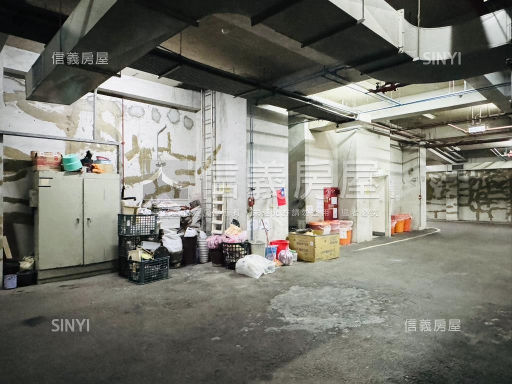 車站旁保值商辦有車位房屋室內格局與周邊環境