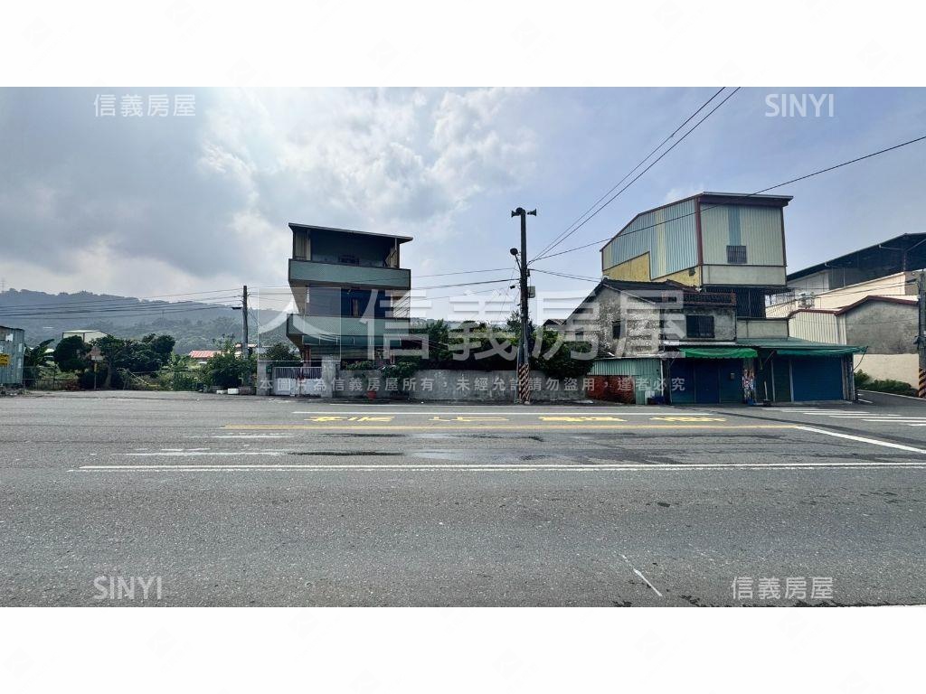 近台中市區臨２０米路角地房屋室內格局與周邊環境