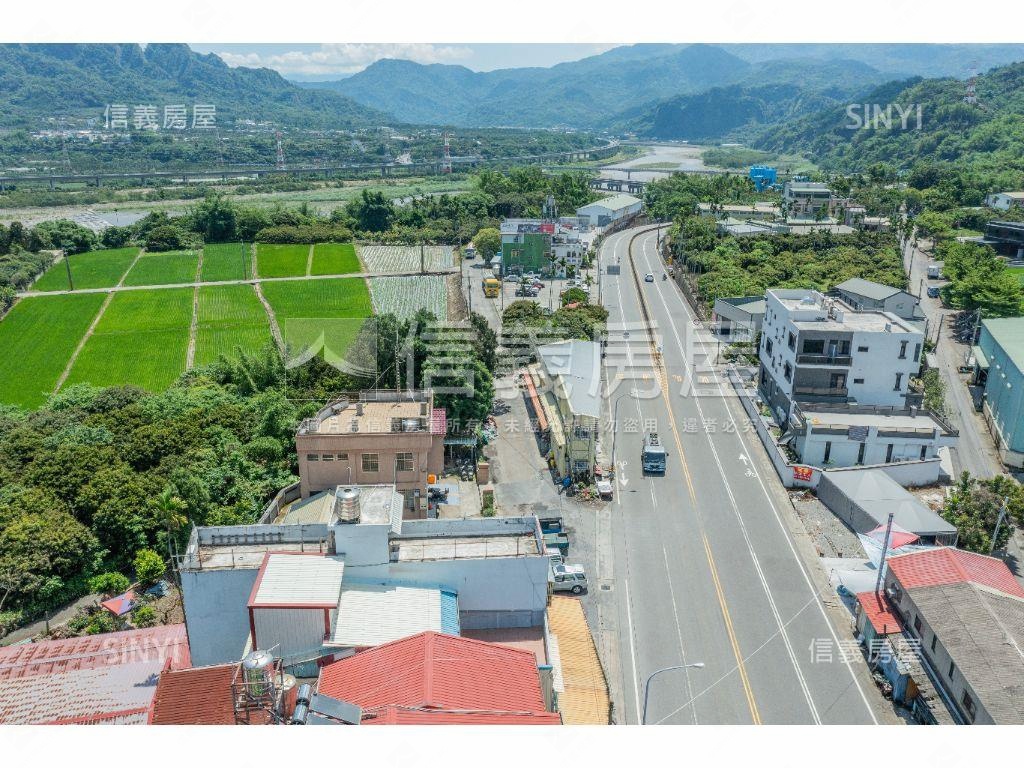 急售！臨２０米路顯眼角地房屋室內格局與周邊環境