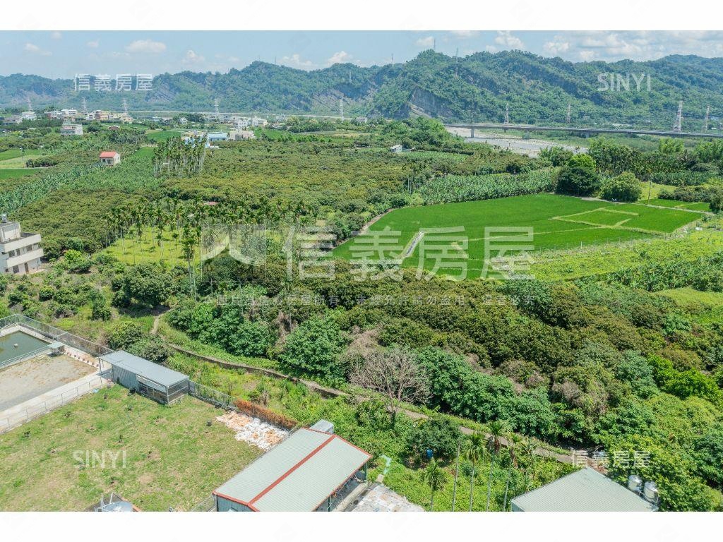 急售！臨２０米路顯眼角地房屋室內格局與周邊環境