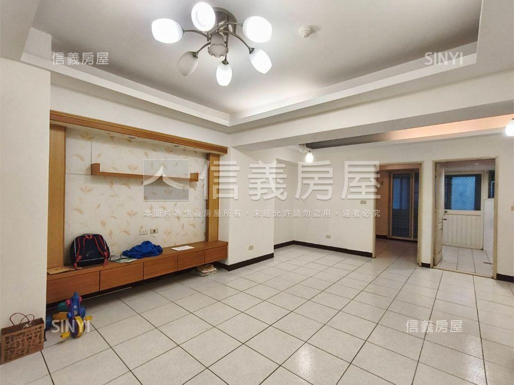 近好市多三房車位房屋室內格局與周邊環境