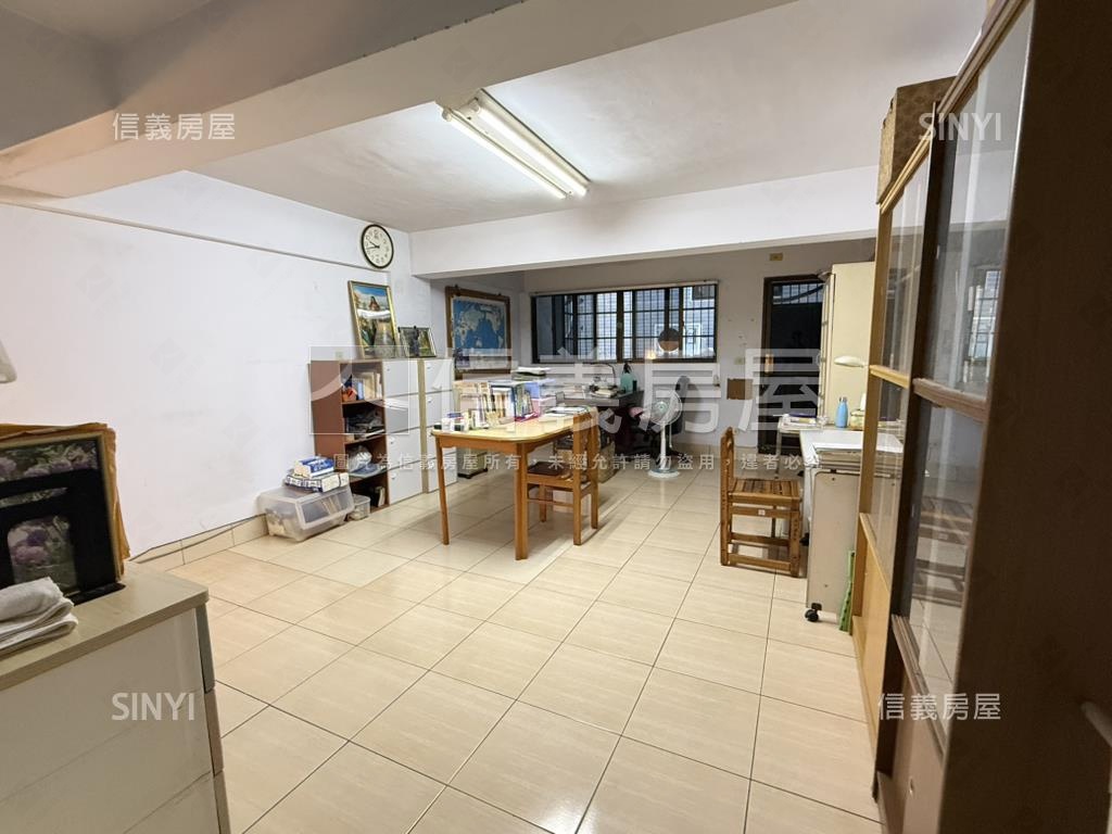 學校旁健康三街店住房屋室內格局與周邊環境