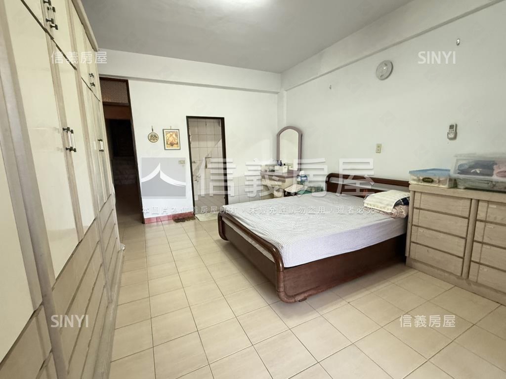 學校旁健康三街店住房屋室內格局與周邊環境