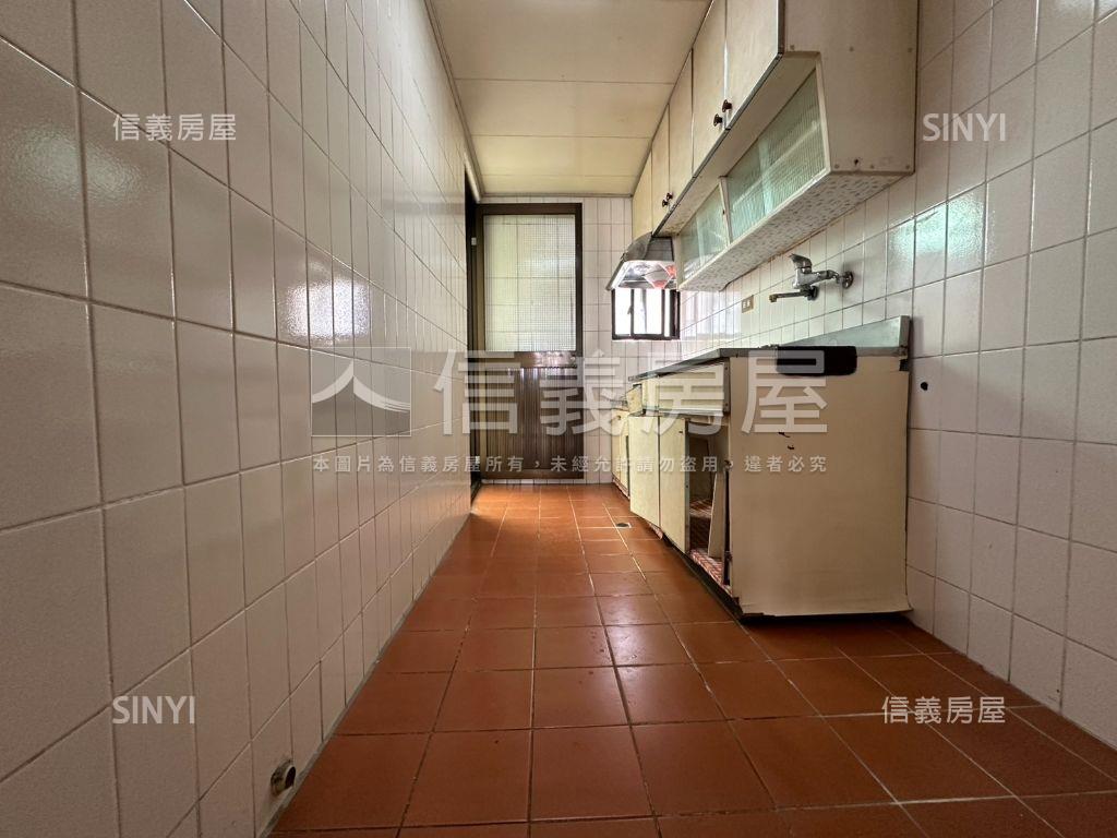 未來體育園區稀有國泰３房房屋室內格局與周邊環境