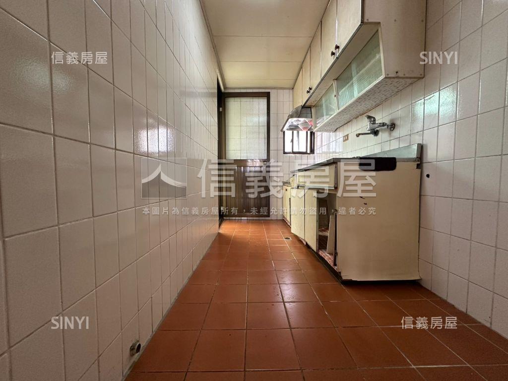 未來體育園區稀有國泰３房房屋室內格局與周邊環境