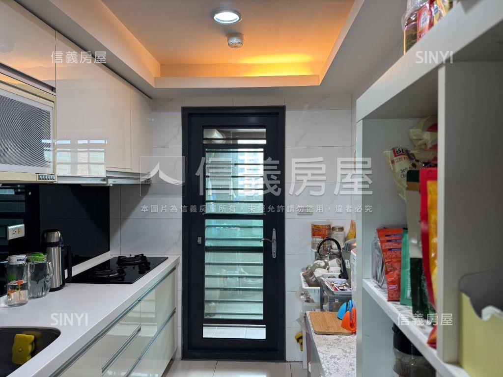 近青埔國小大三房雙車位房屋室內格局與周邊環境