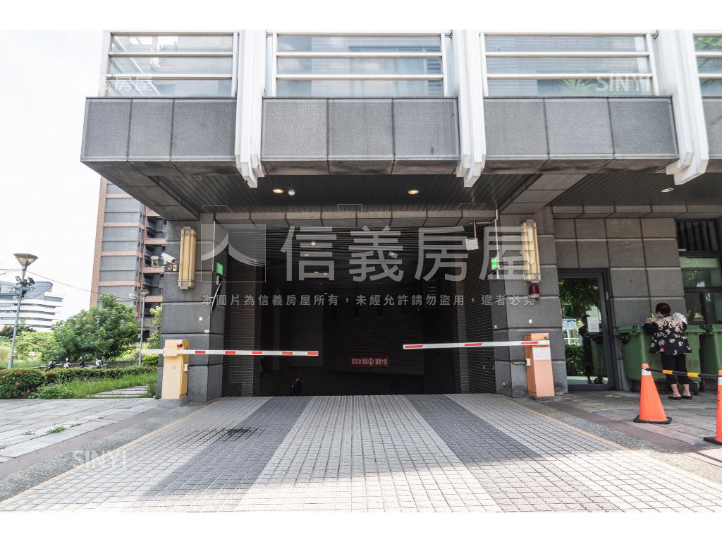 近青埔國小大三房雙車位房屋室內格局與周邊環境