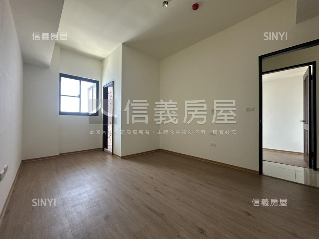 新市約１年三房平車房屋室內格局與周邊環境