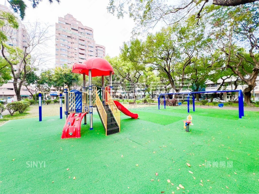 逢甲公園第一排大三房平車房屋室內格局與周邊環境