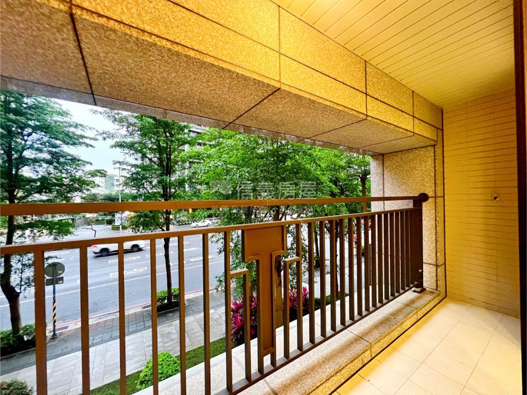 合新合心．雙層美學空間房屋室內格局與周邊環境