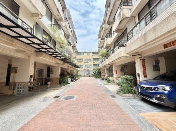 專約。鳳頂近公園明亮車墅