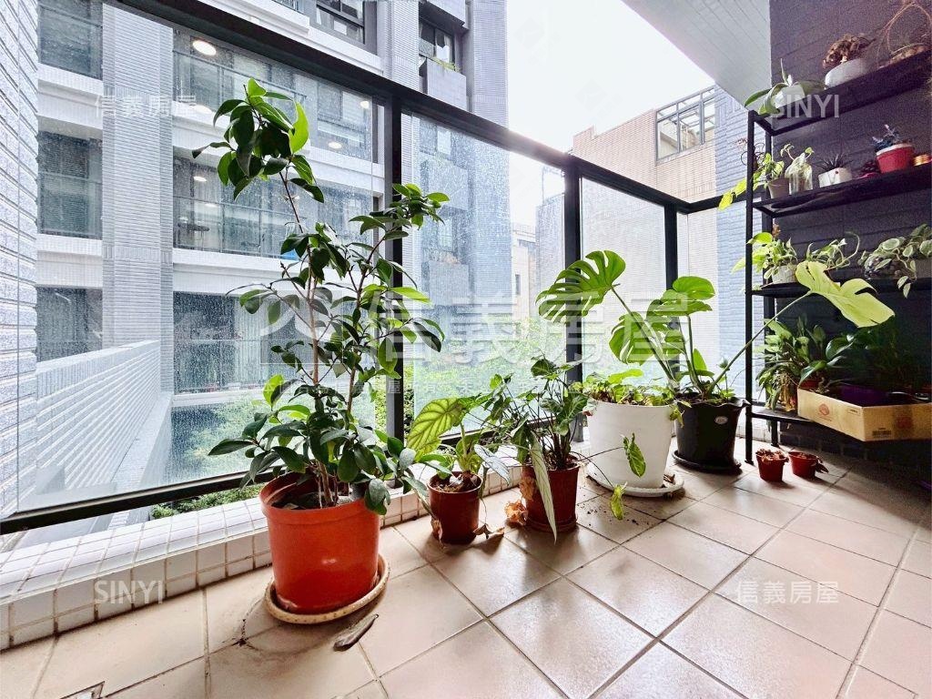 專任稀有釋出三房露臺戶房屋室內格局與周邊環境
