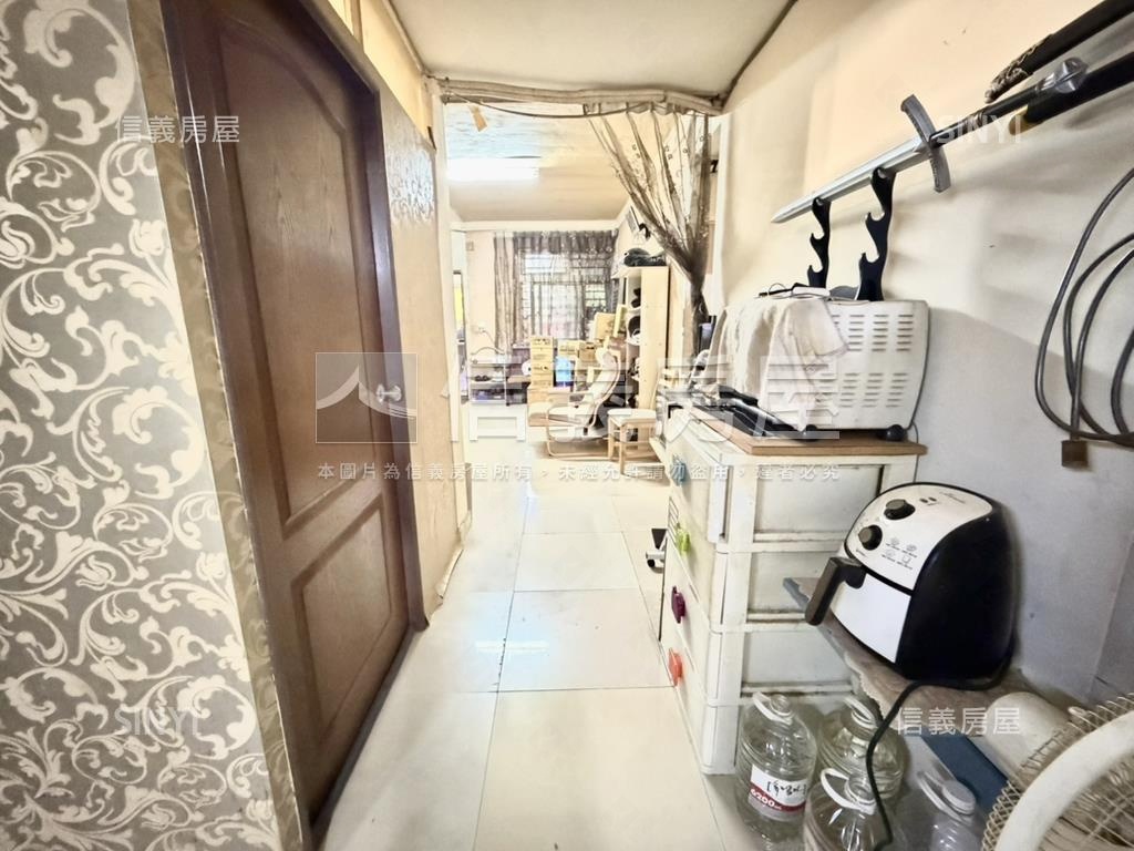 近捷運一樓停車方便房屋室內格局與周邊環境