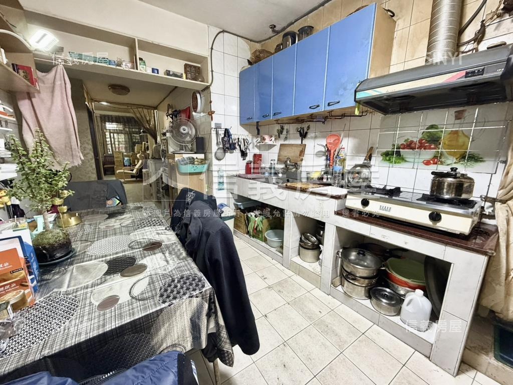 近捷運一樓停車方便房屋室內格局與周邊環境