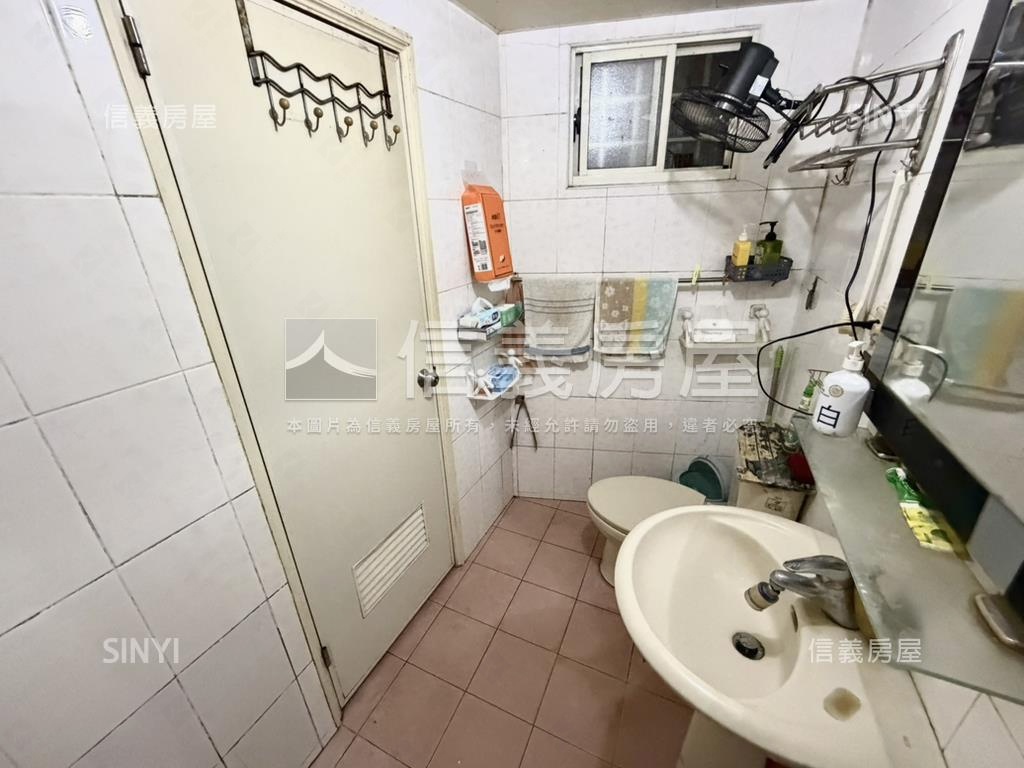 近捷運一樓停車方便房屋室內格局與周邊環境