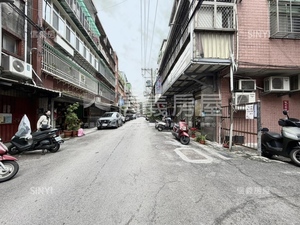 近捷運一樓停車方便房屋室內格局與周邊環境