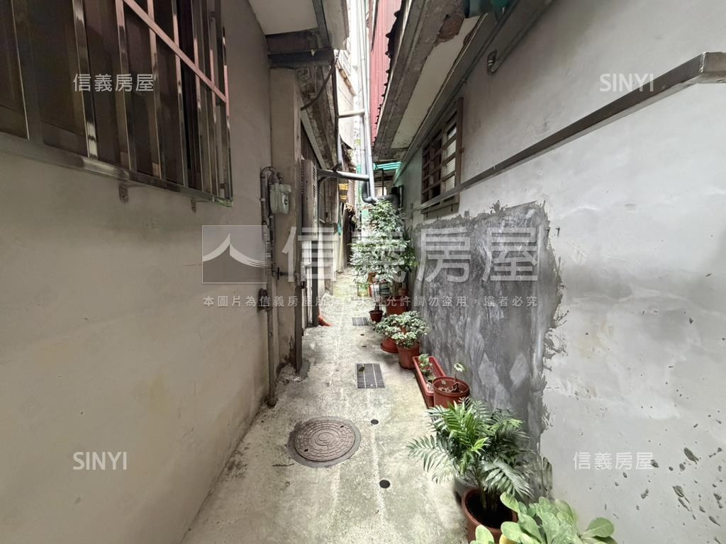 近捷運一樓停車方便房屋室內格局與周邊環境