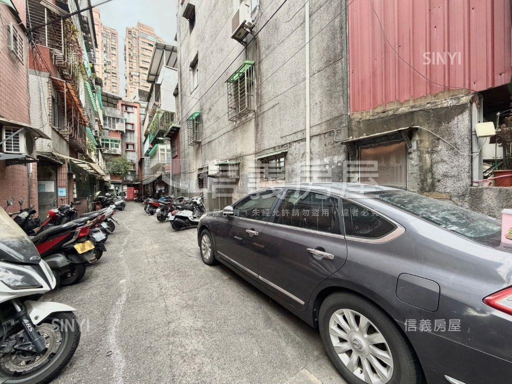 近捷運一樓停車方便房屋室內格局與周邊環境