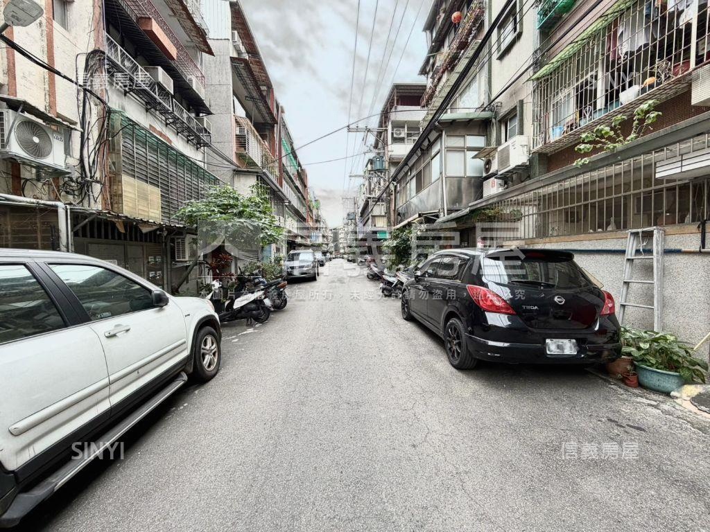 近捷運一樓停車方便房屋室內格局與周邊環境