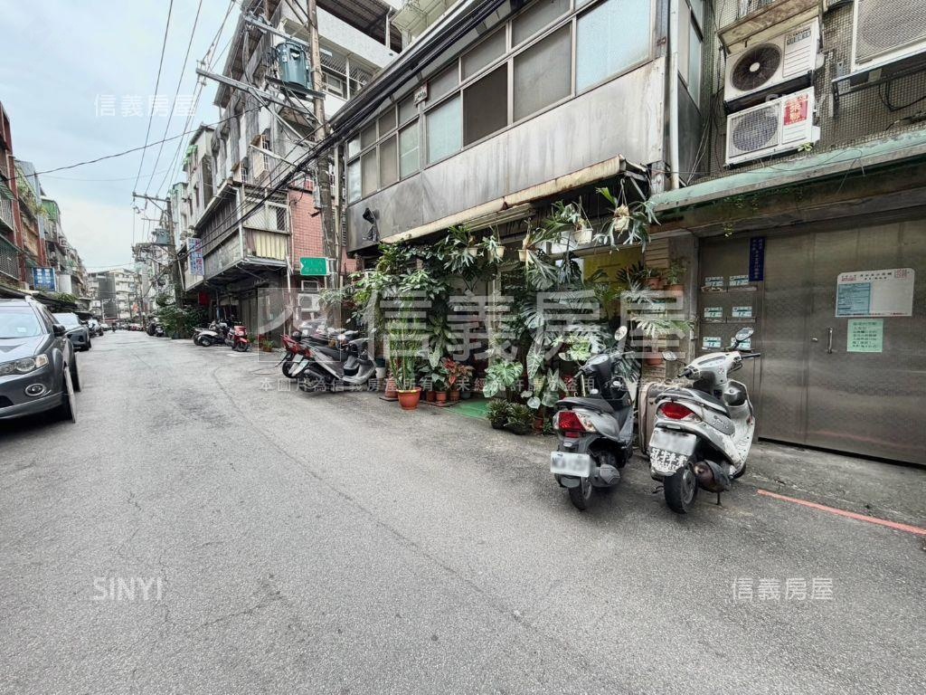 近捷運一樓停車方便房屋室內格局與周邊環境