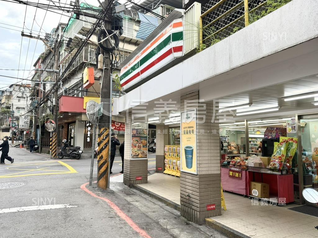 近捷運一樓停車方便房屋室內格局與周邊環境