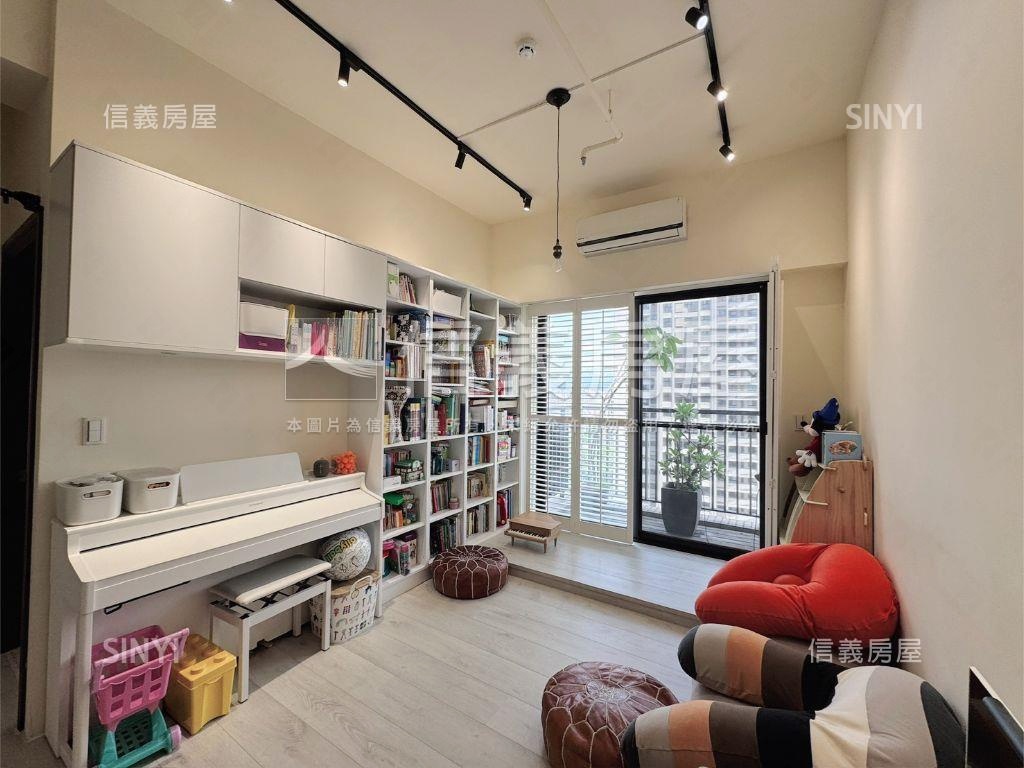 文華匯次頂樓精裝歐風兩房房屋室內格局與周邊環境