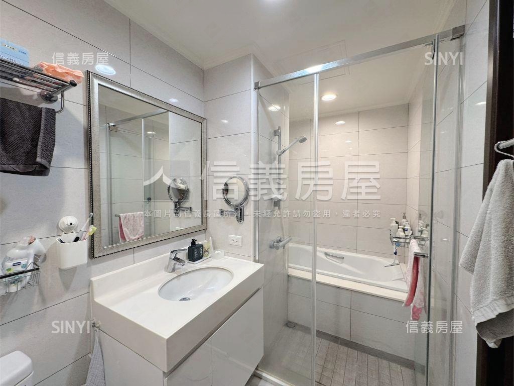 文華匯次頂樓精裝歐風兩房房屋室內格局與周邊環境