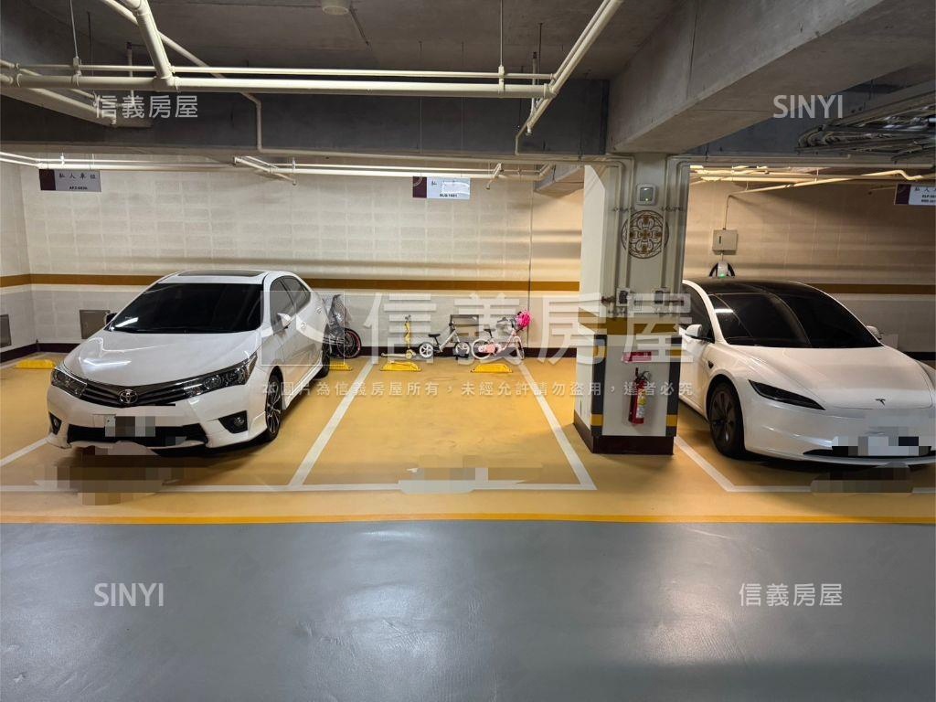 文華匯次頂樓精裝歐風兩房房屋室內格局與周邊環境