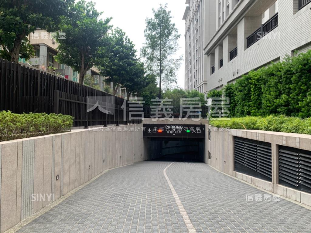 市政潤隆兩房平面車位房屋室內格局與周邊環境