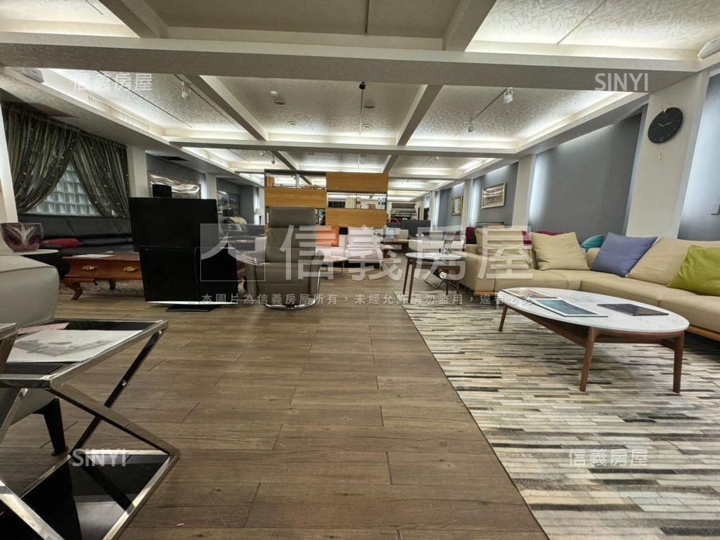內湖挑高黃金店面珠寶盒房屋室內格局與周邊環境