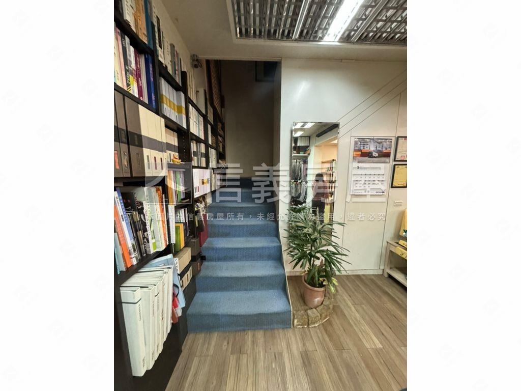 內湖挑高黃金店面珠寶盒房屋室內格局與周邊環境