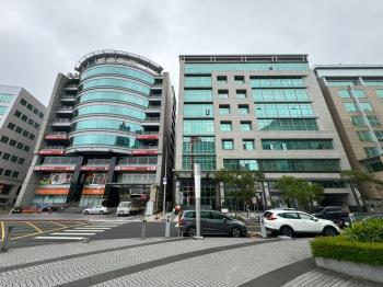 內湖挑高黃金店面珠寶盒