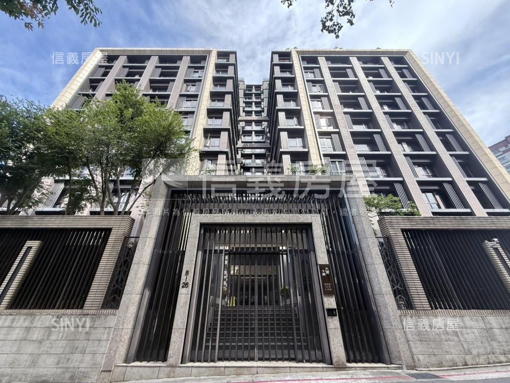 九昱十美挑高庭院豪邸房屋室內格局與周邊環境