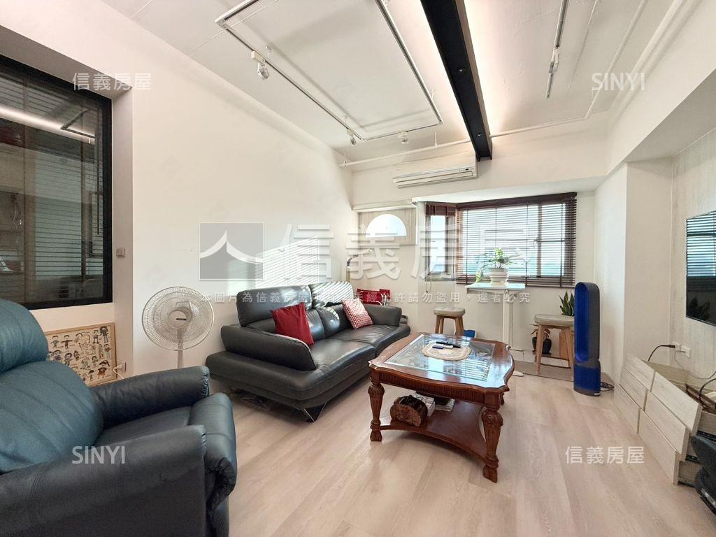 河堤景觀四房平車房屋室內格局與周邊環境