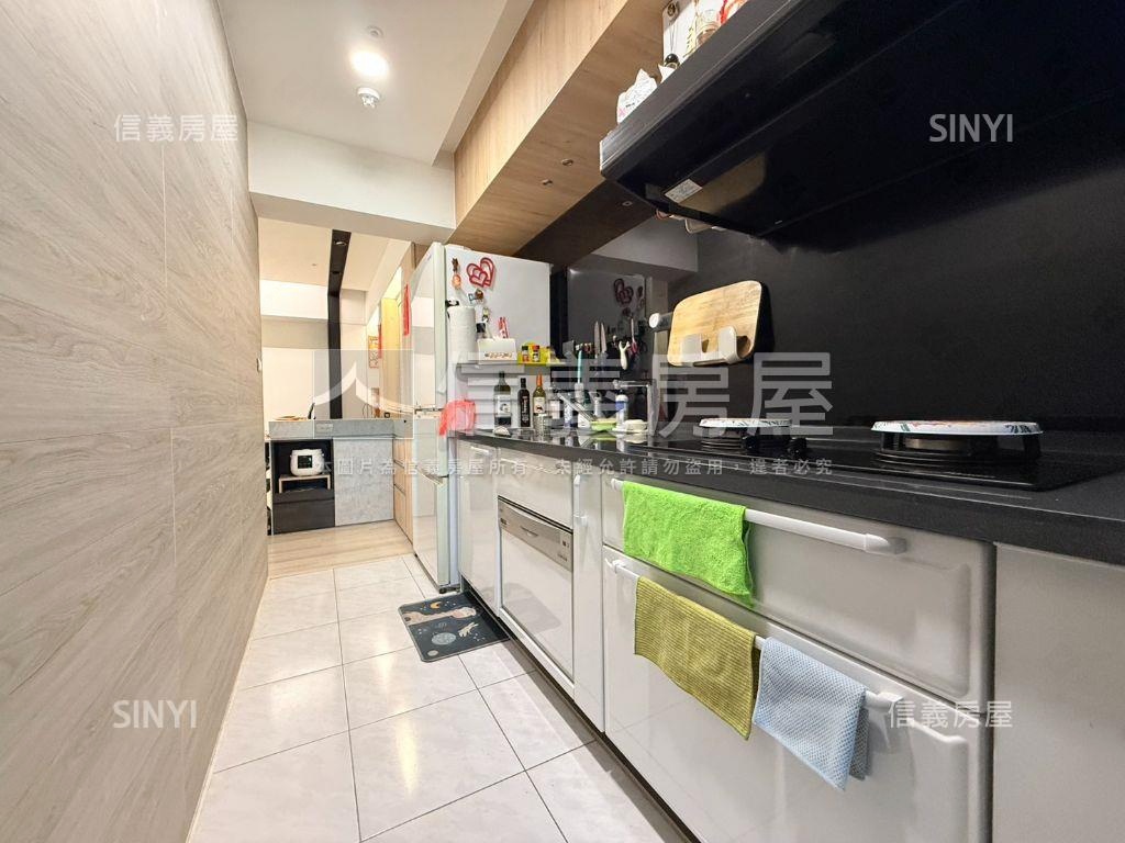 河堤景觀四房平車房屋室內格局與周邊環境