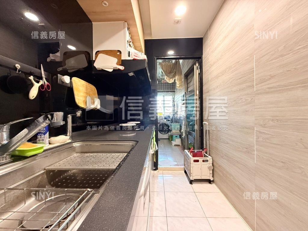 河堤景觀四房平車房屋室內格局與周邊環境