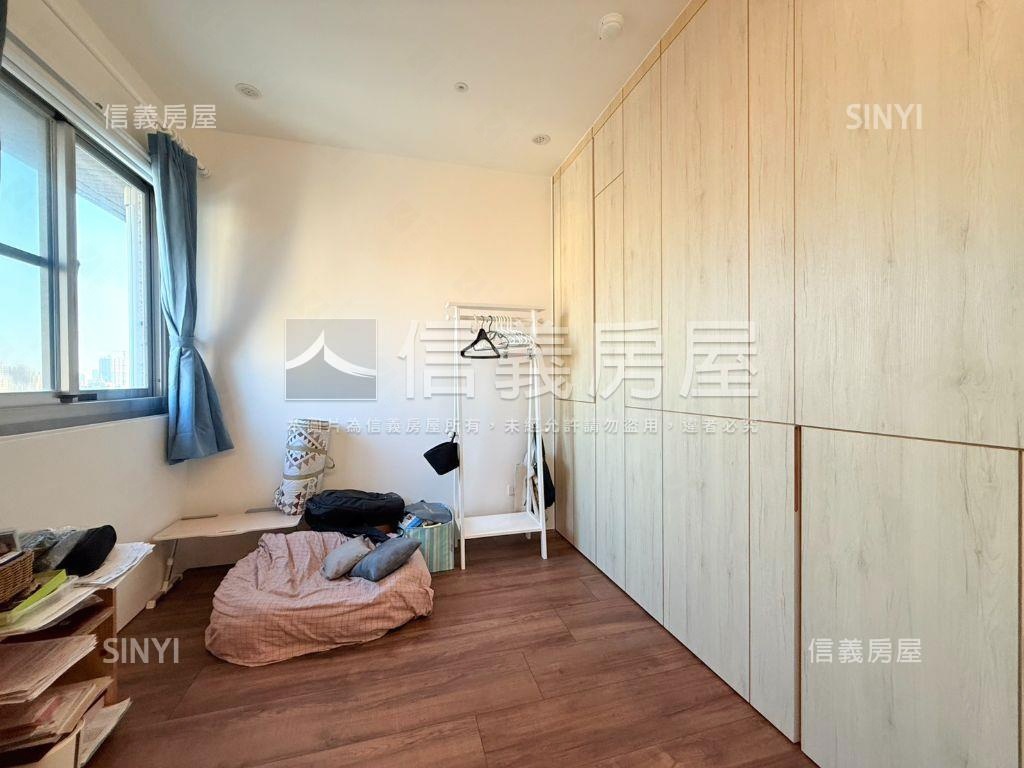 河堤景觀四房平車房屋室內格局與周邊環境