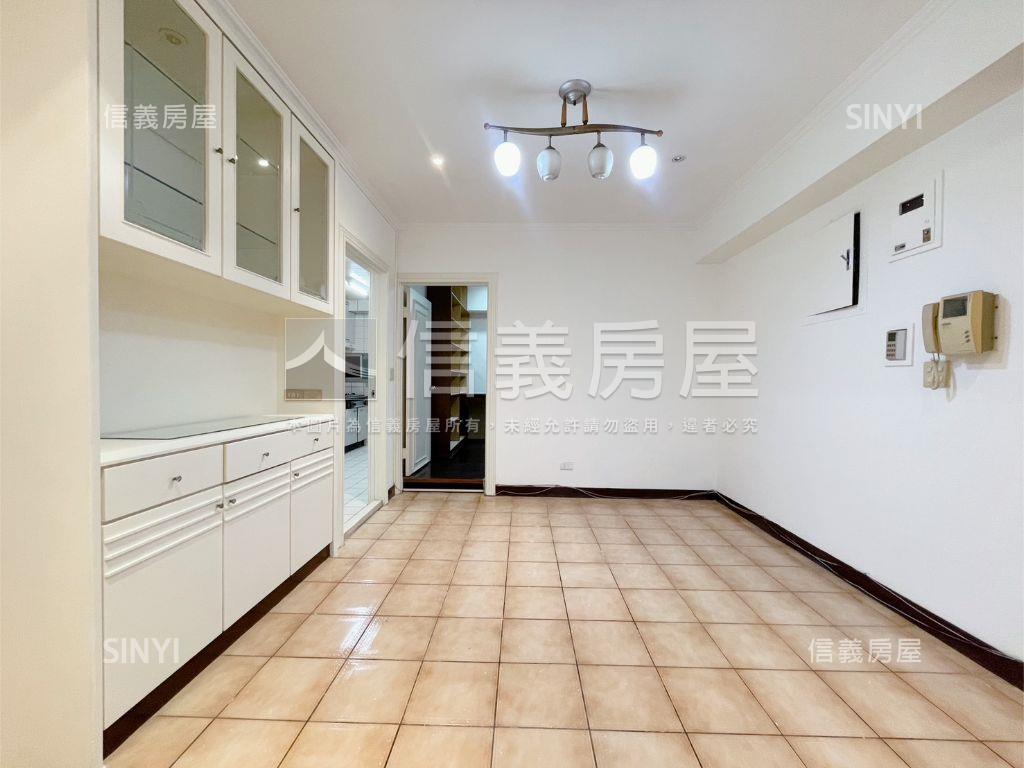 亞東捷運遠揚景觀４房房屋室內格局與周邊環境