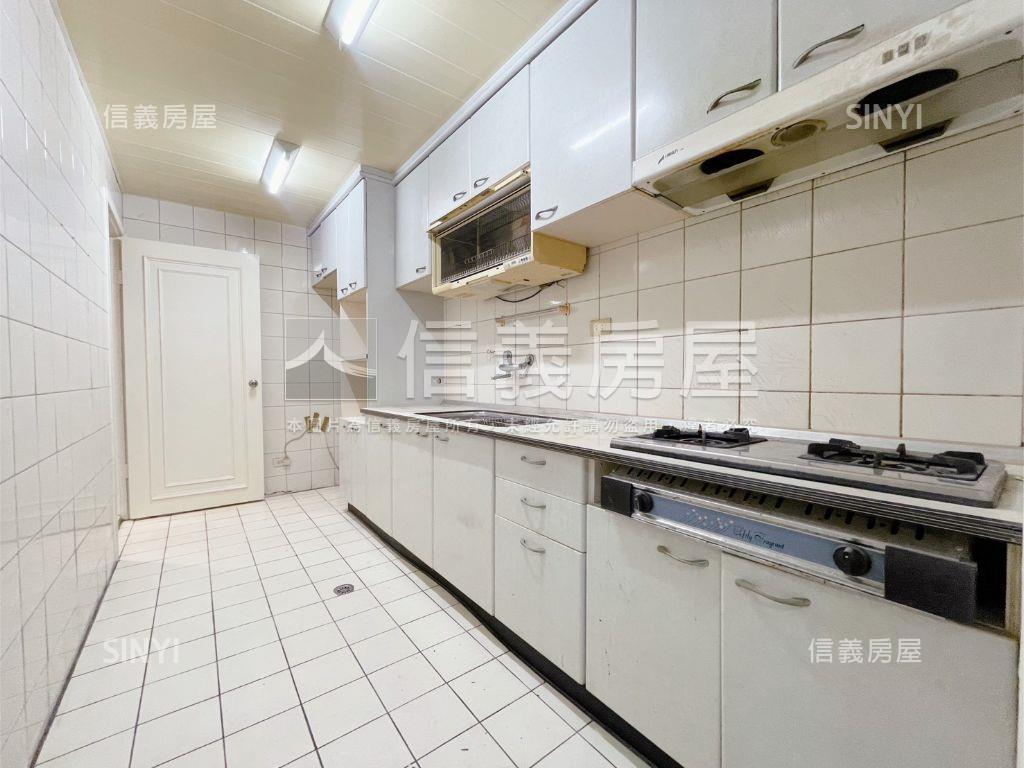 亞東捷運遠揚景觀４房房屋室內格局與周邊環境