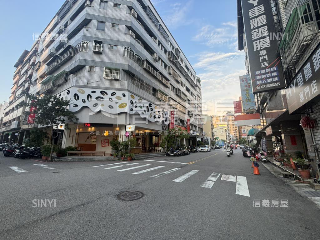 正五期顯眼雙車位角間店面房屋室內格局與周邊環境
