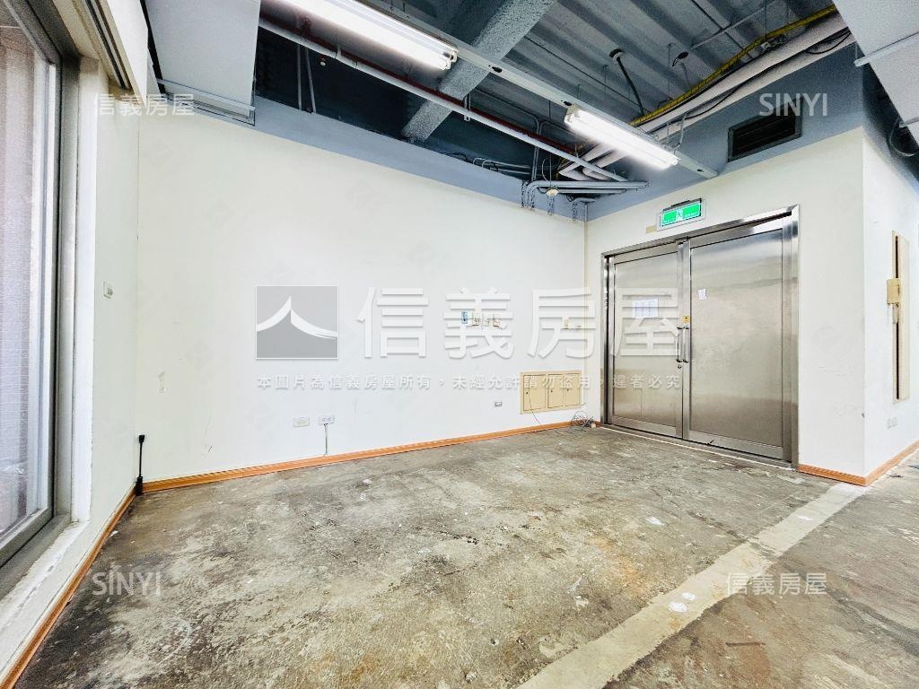 【安泰登峰】指名地標商辦房屋室內格局與周邊環境