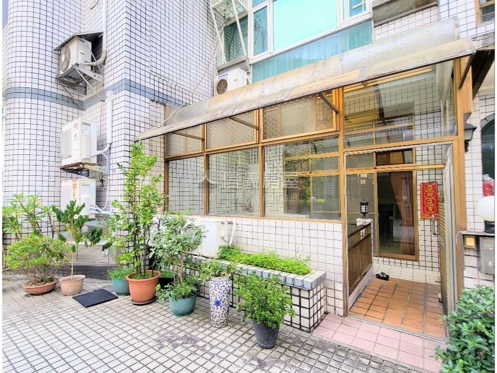 挑高美裝潢一樓大庭院房屋室內格局與周邊環境
