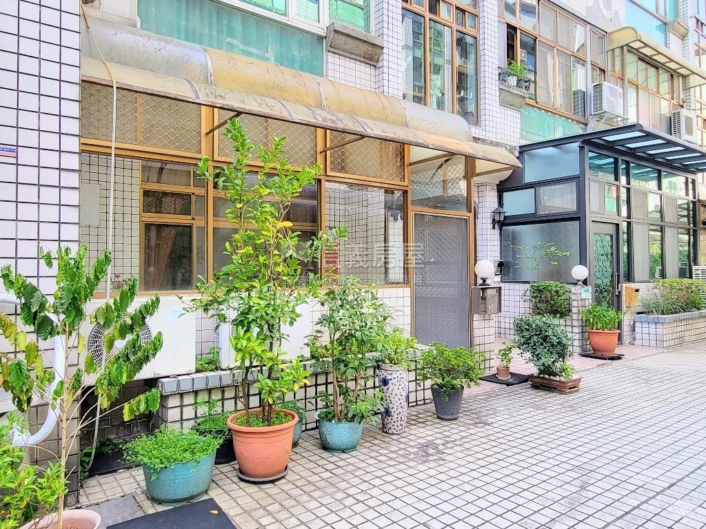 挑高美裝潢一樓大庭院房屋室內格局與周邊環境