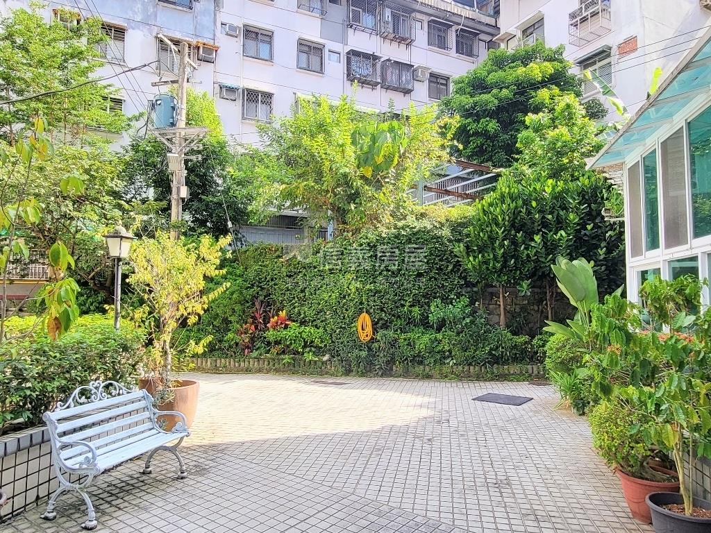 挑高美裝潢一樓大庭院房屋室內格局與周邊環境
