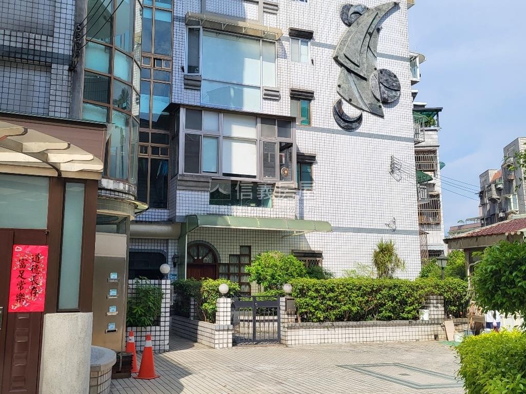 挑高美裝潢一樓大庭院房屋室內格局與周邊環境