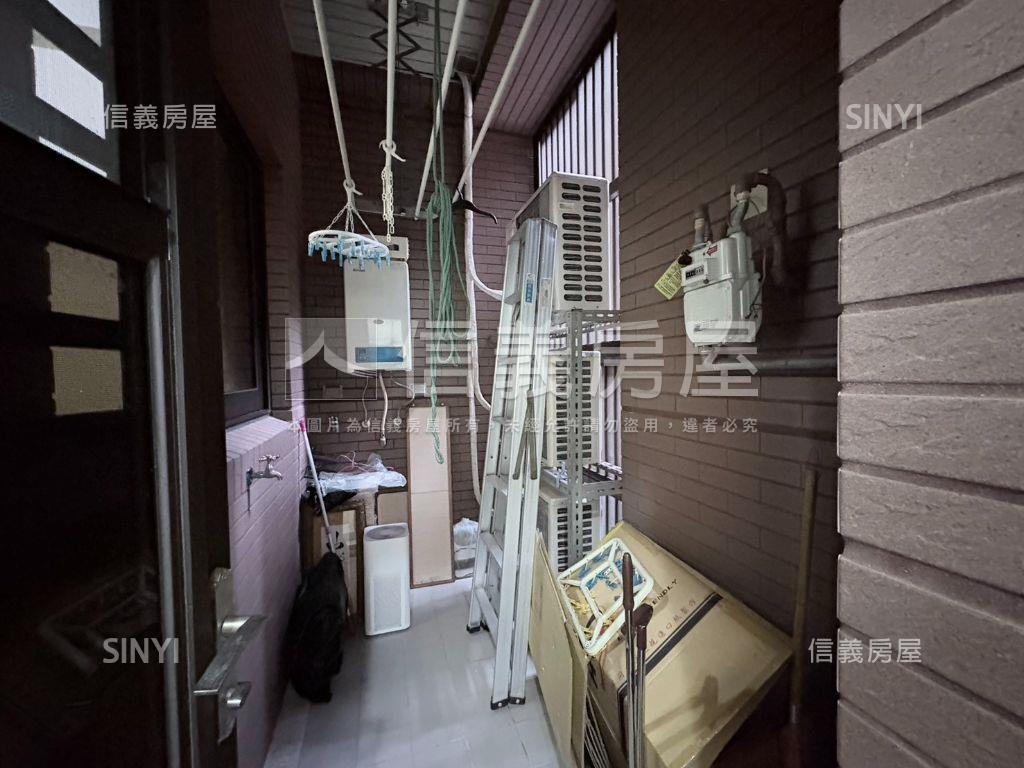 近中科大挑高兩房平車房屋室內格局與周邊環境