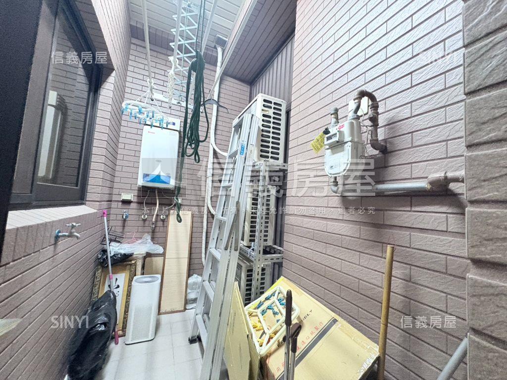 近中科大挑高兩房平車房屋室內格局與周邊環境