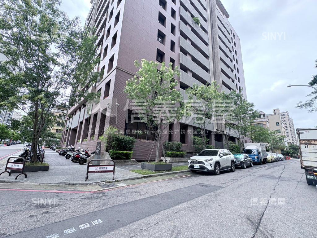 近中科大挑高兩房平車房屋室內格局與周邊環境
