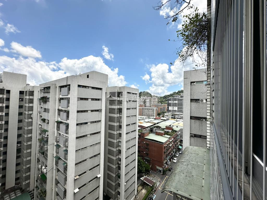 景觀飛駝三房平面車位房屋室內格局與周邊環境